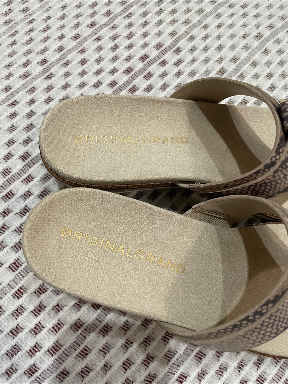 Cole Haan Original Grand Platform Snake Print Thong Wedge Sandals Size 9.5 Excel - Picture 3 of 10